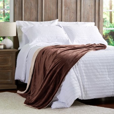 Hastings Home Poly Fleece Sherpa Oversized Plush Woven Polyester Solid Color Throw, Breathable, Mahogany and Dove 919596MCM